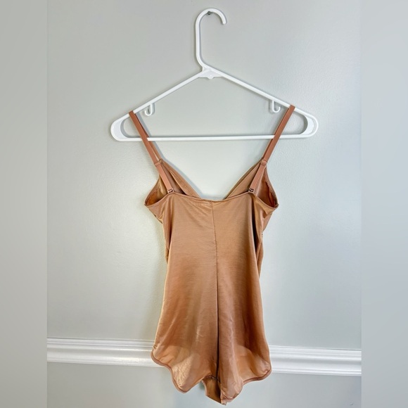 Skims - Picture 5 of 5